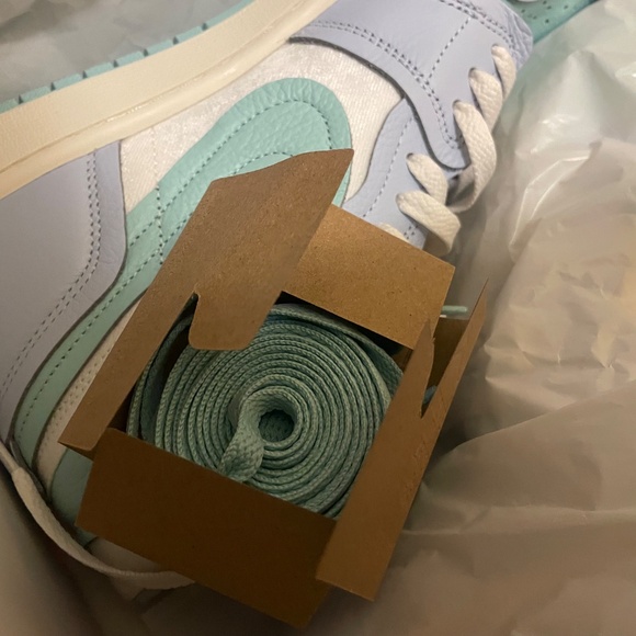 Air Jordan 1 High Method of Make - Picture 3 of 3